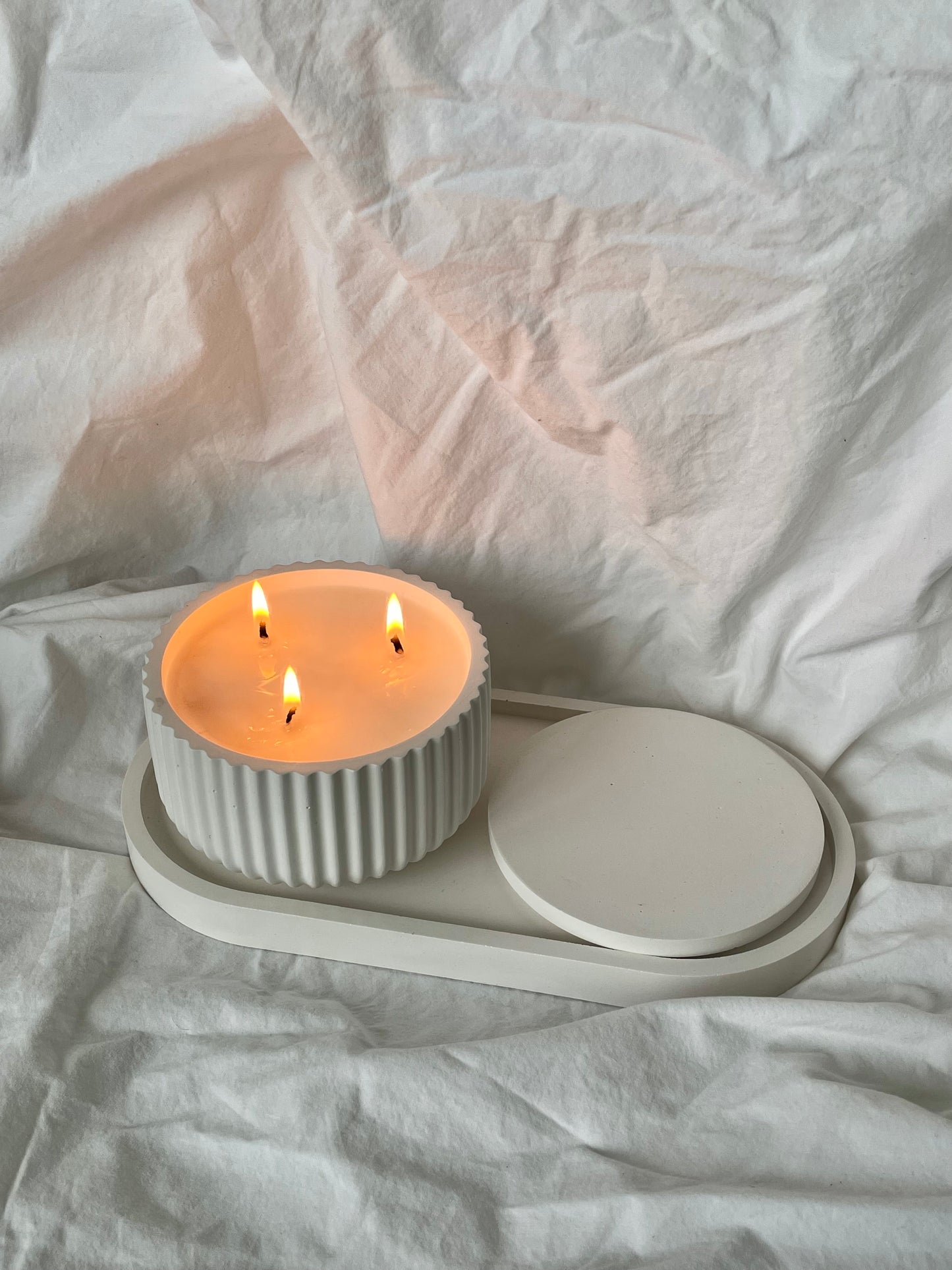 10 oz ribbed candle